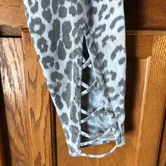 NWT Chaser Quadrablend Mob Wife Lace Up Back Leggings Animal Print Gray - M - Picture 9 of 11